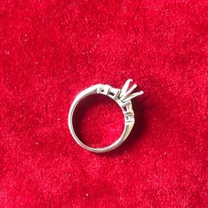 Platinum PT900 engagement ring mount with 8 side diamonds